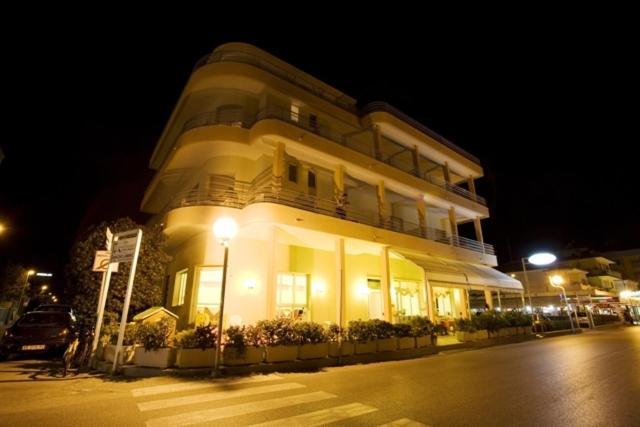 Albergo Villa Mauri ริมินี ภายนอก รูปภาพ